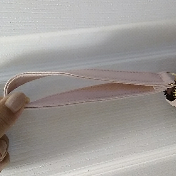 Nwt Zippered Clutch or Wristlet - Picture 4 of 4